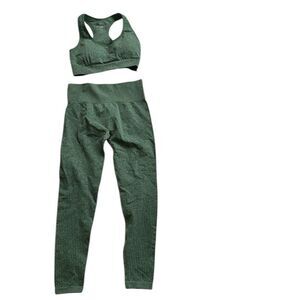 Workout sports bra and matching leggings. Small, Green, NWOT